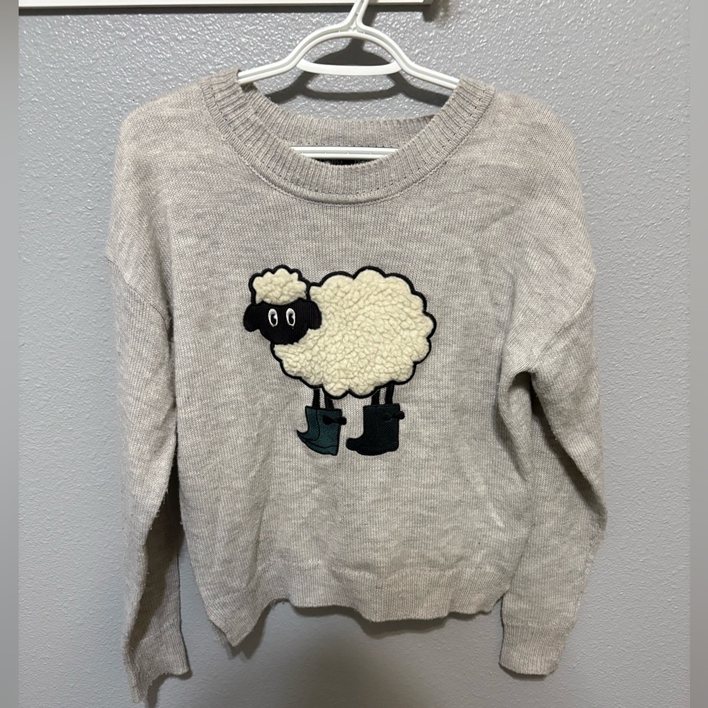 Polly & Esther Women’s small Cozy Gray Sheep Sweater